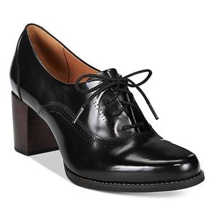 Clarks Artisan Oxford 'Tarah Victoria' Pump